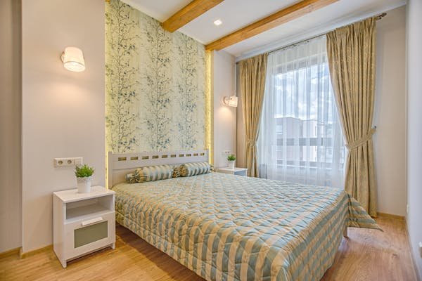 how to arrange bedroom furniture