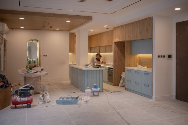 paint or spray cabinets